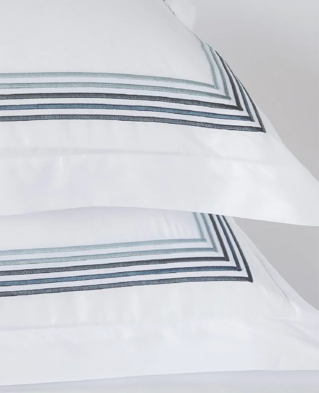 Flat Sheets with a High - Quality Finish for a Luxurious LookItalian 5-Line Embroidery Blue/White