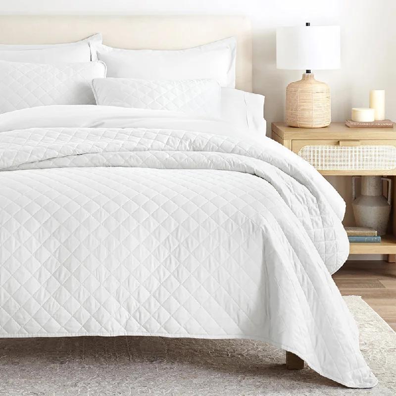 Hypoallergenic Silk Sheets for Sensitive Sleepers3-Piece Diamond Stitch Quilted Coverlet Set