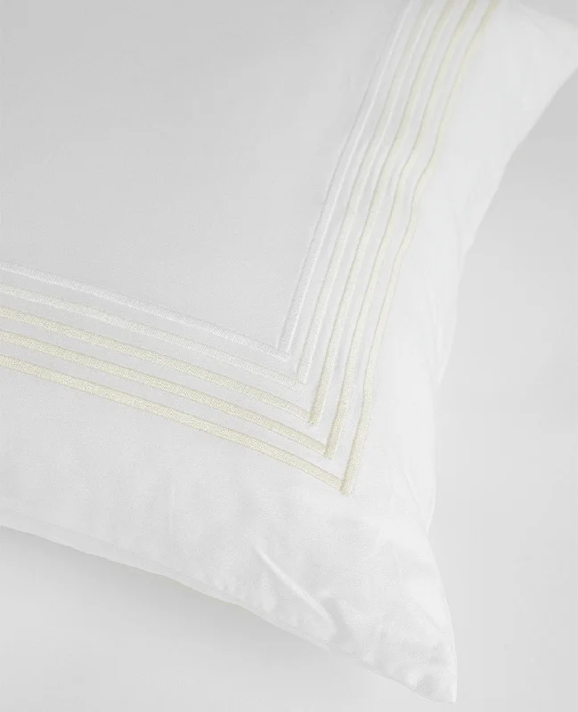 Organic Flannel Sheets for a Natural and Warm SleepItalian 5-Line Embroidery Cream/White