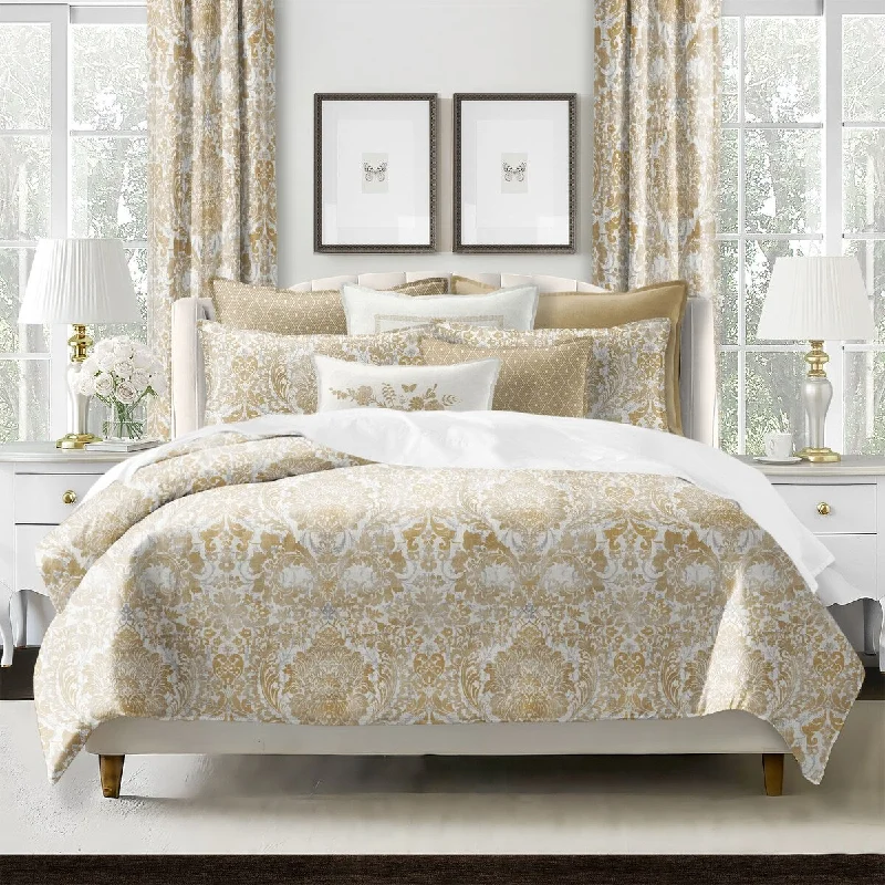 Latex - filled comforters with a bouncy texture and good support6ix Tailors Savannah Gold 8 Piece Comforter Designer Set