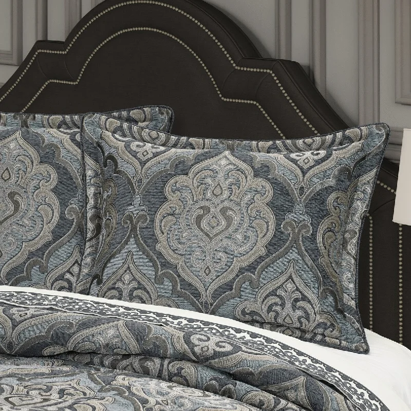 Bamboo - fiber - filled comforters with antibacterial and breathable qualitiesAmici Comforter Set