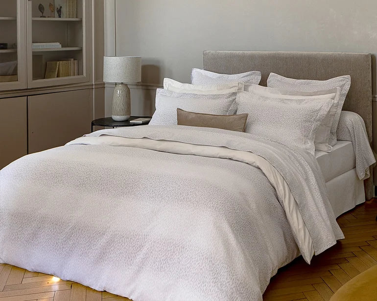 Anti - dust mite duvet covers to keep the sleep environment cleanAnne de Solene Caractere Duvet Cover