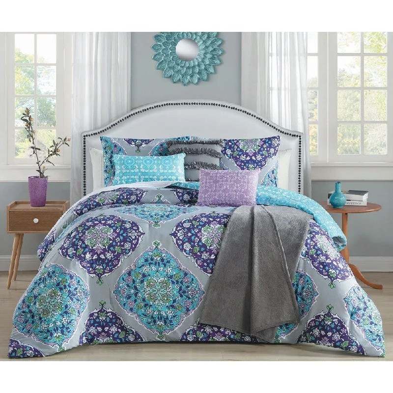 Latex - filled comforters with a bouncy texture and good supportAvondale Manor Chrissa 7-piece Comforter Set with Bonus Throw