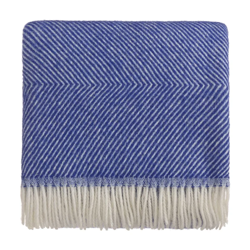 Linen blankets with a rustic and textured lookGotland Wool Blanket [Ultramarine/Cream]