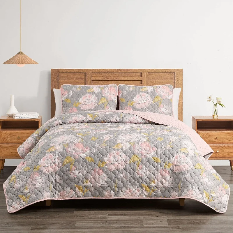 Down - filled comforters for supreme warmth and lightnessBloom Quilt Set