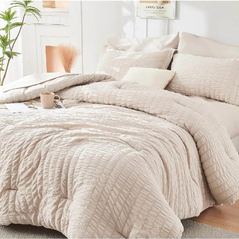 Full - size comforters suitable for full - sized beds in guest rooms or small bedroomsComforter Set Seersucker All Season Luxury Bed in a Bag