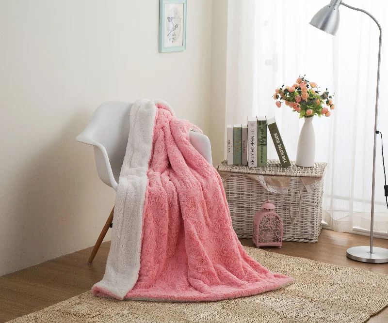 Cashmere blankets for ultimate softness and luxuryDaDa Bedding Luxury Blossom Pink Rose Buds Pink Sherpa Backside Faux Fur Throw Blanket (BL-171752)