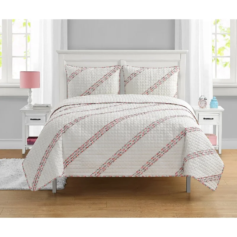 Queen - size comforters for standard queen - sized mattressesFloral Full/Queen Quilt Set