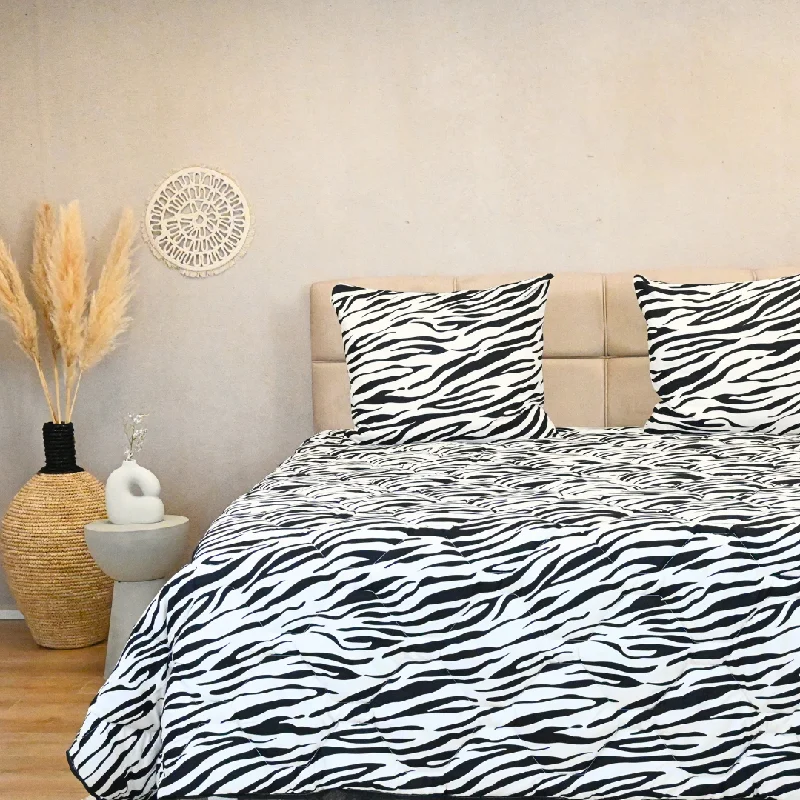 Geometric - patterned duvet covers for a modern and stylish lookHappyDuvet Zebra - Coverless Summerduvet for Warm Days