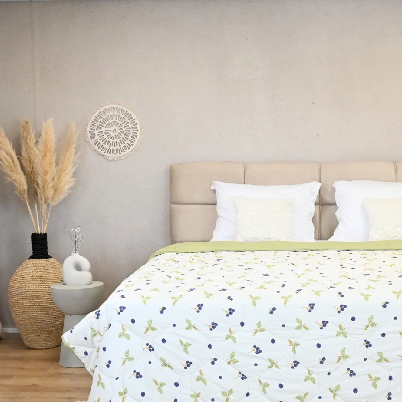 Budget - friendly duvet covers for first - time homebuyers or studentsHappyDuvet Berry Leaves -  Coverless Summerduvet for Warm Days