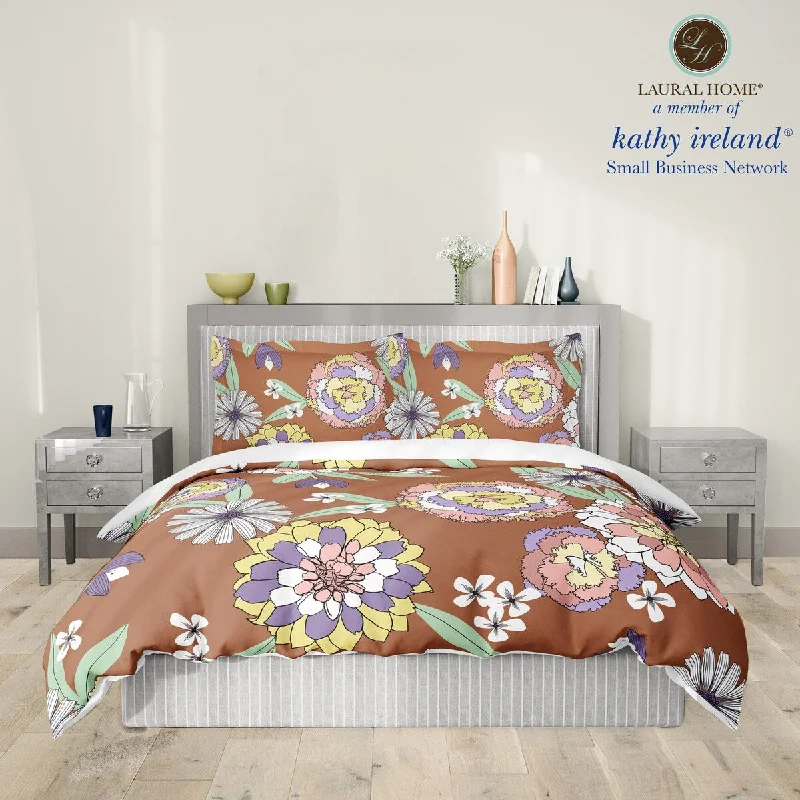 Full - size comforters suitable for full - sized beds in guest rooms or small bedroomsLaural Home kathy ireland® Small Business Network Member Retro Floral Bursts Comforter