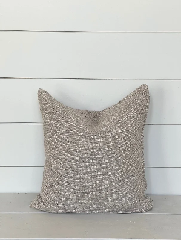 Mohair blankets with a unique sheen and softnessLAUREL CUSHION LIGHT WASHED TAUPE