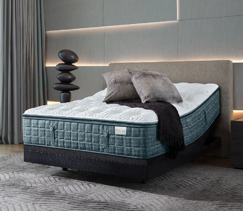 Hybrid mattresses combining foam and innerspring technologyAireloom Luxetop M2 Plush Mattress