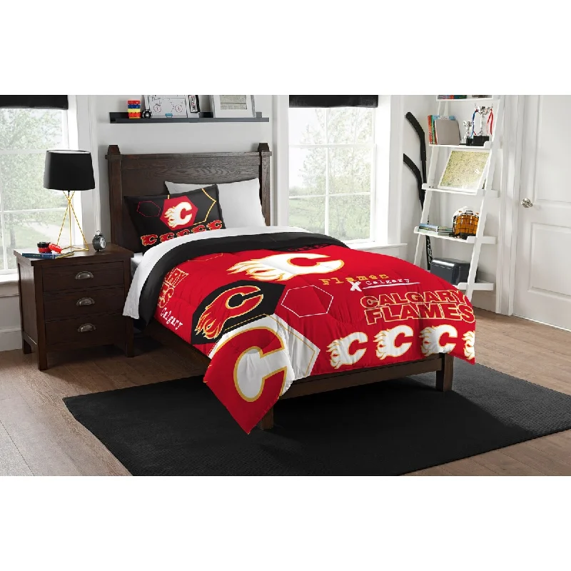 Down - filled comforters for supreme warmth and lightnessNHL 862 Flames Hexagon Twin Comforter Set