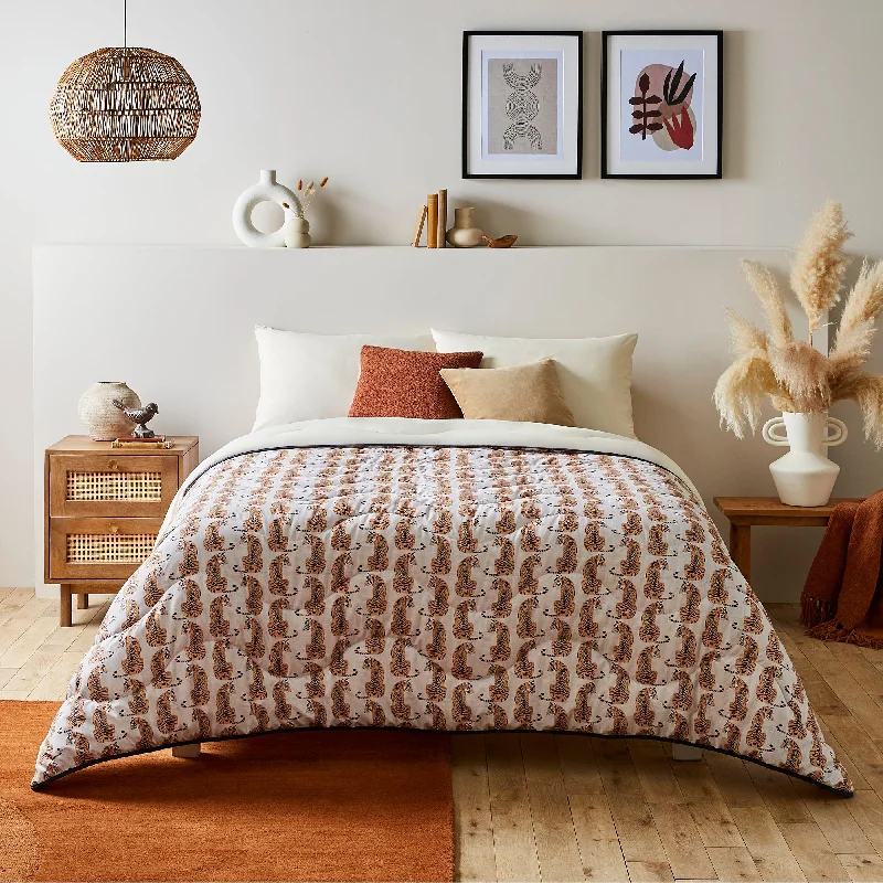 Button - closure duvet covers for a classic and secure fasteningNight Lark® Wild Tigers Coverless Duvet