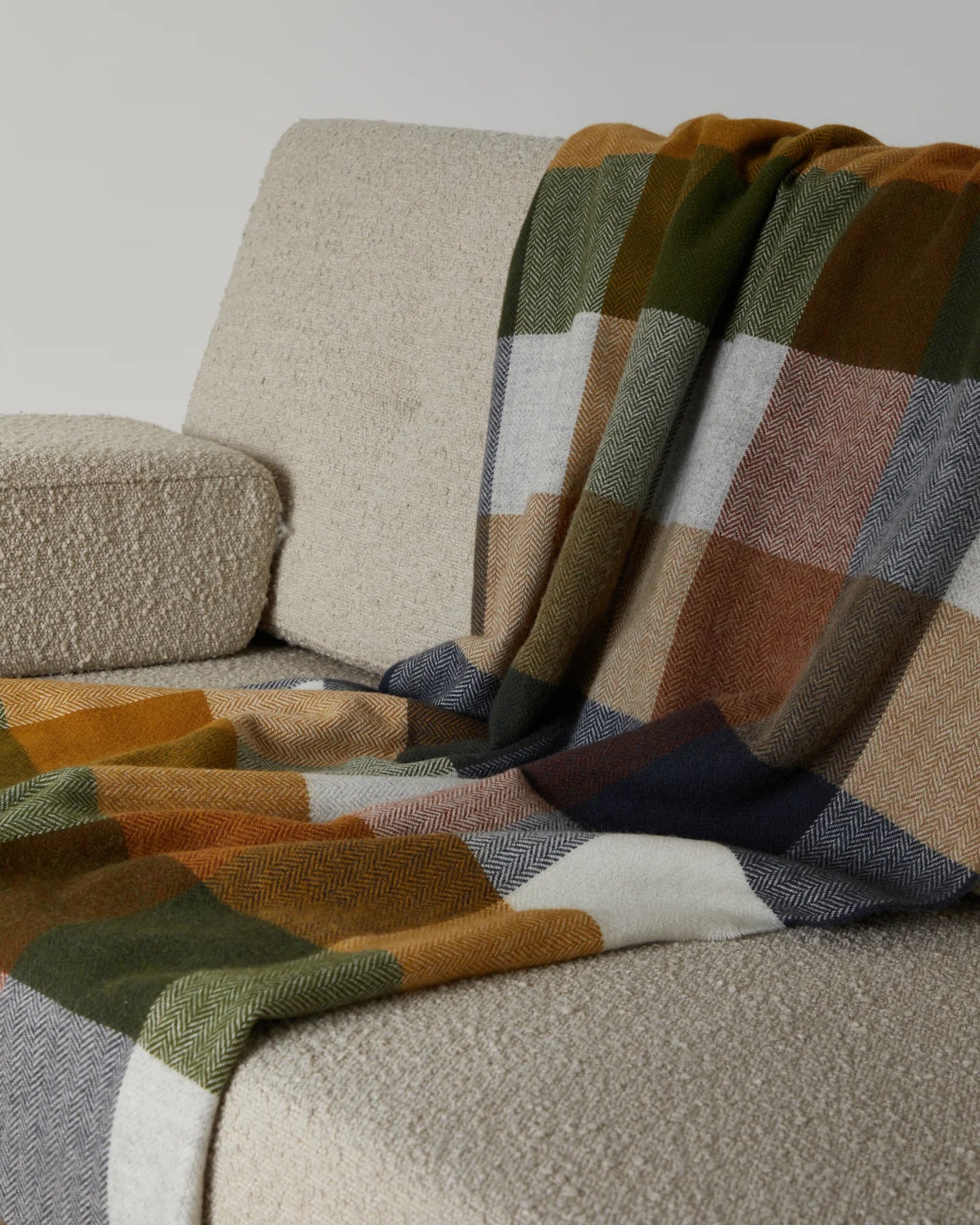 Recycled polyester blankets for an eco - conscious optionREVERSIBLE  CLASSIC ARDAGH THROW