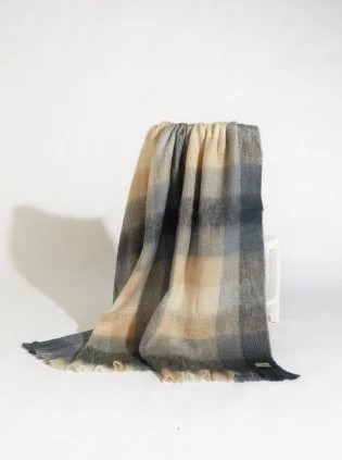 Linen blankets with a rustic and textured lookREVERSIBLE CLASSIC CHECK MOHAIR & WOOL THROW _ PRE SALE