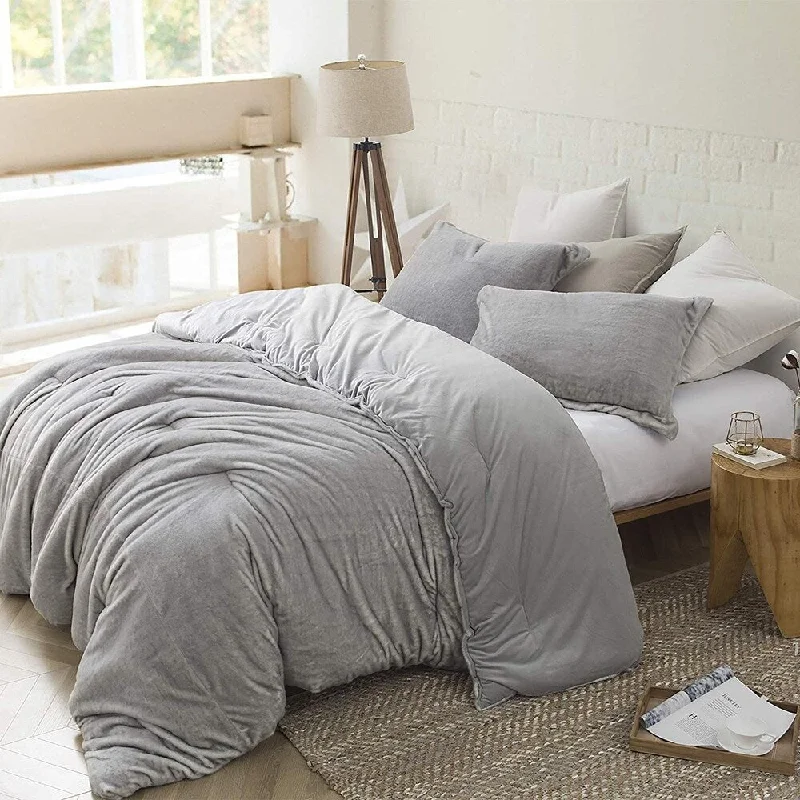 Bamboo - fiber - filled comforters with antibacterial and breathable qualitiesSilver Orchid Quirk Oversized Comforter Set