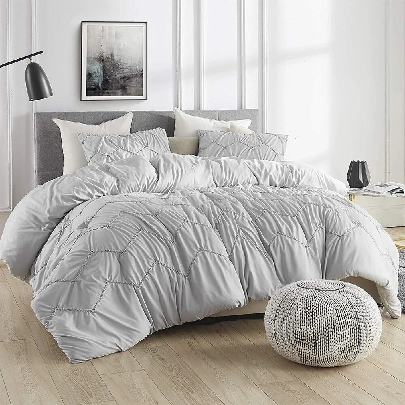 Cotton - filled comforters for a breathable and natural sleep experienceTextured Waves Comforter - Supersoft Glacier Gray