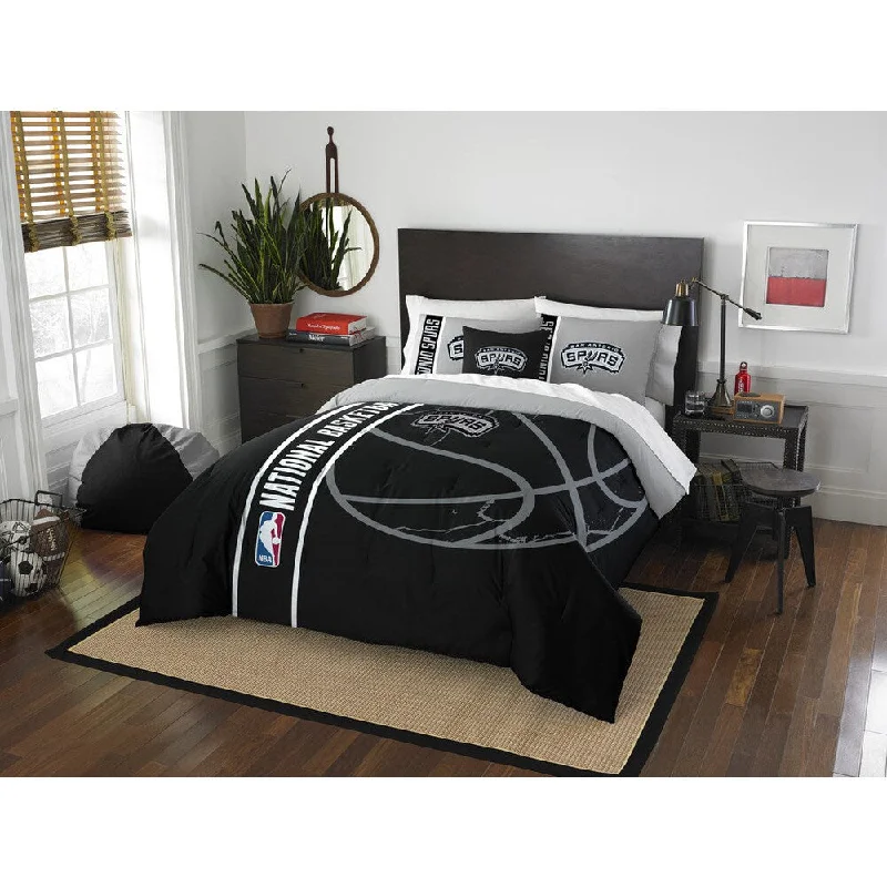 Goose down comforters known for their superior quality and insulationThe Northwest Company NBA San Antonio Spurs Full 3-piece Comforter Set