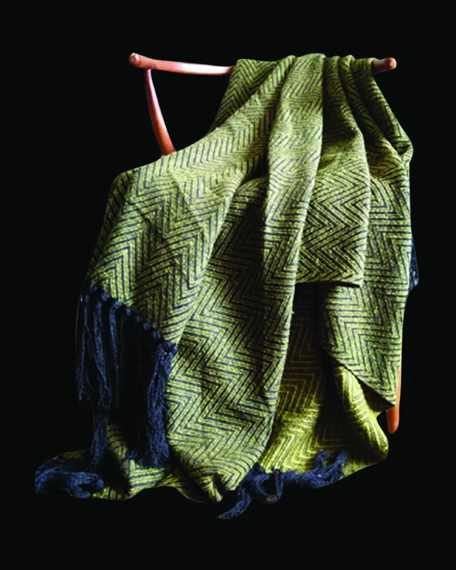 Alpaca wool blankets for a hypoallergenic and warm optionXIOMARA BEST LIGHT GREEN THROW & BLANKET